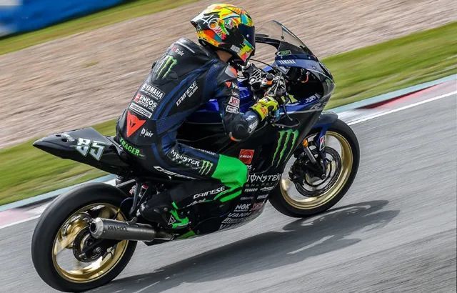 王一博|王一博回应摔车，这回是真刚了！粉丝：活该他大红大紫！