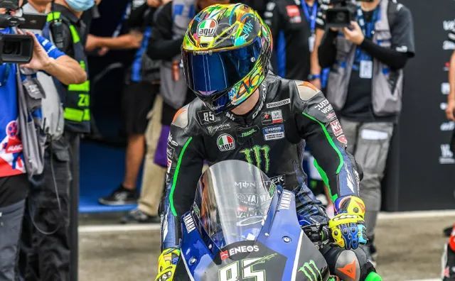 王一博|王一博回应摔车，这回是真刚了！粉丝：活该他大红大紫！