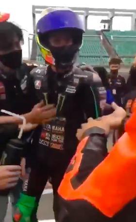 王一博|王一博比赛摔倒后续：对手过往惨遭起底，其队友迷惑发言险引众怒