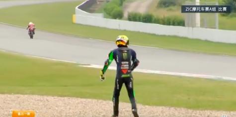 王一博|王一博比赛摔倒后续：对手过往惨遭起底，其队友迷惑发言险引众怒