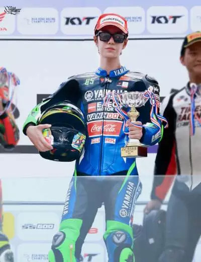 王一博|王一博疑似被故意带摔车错失亚军，好兄弟尹正愤怒发文：你们在欢呼什么