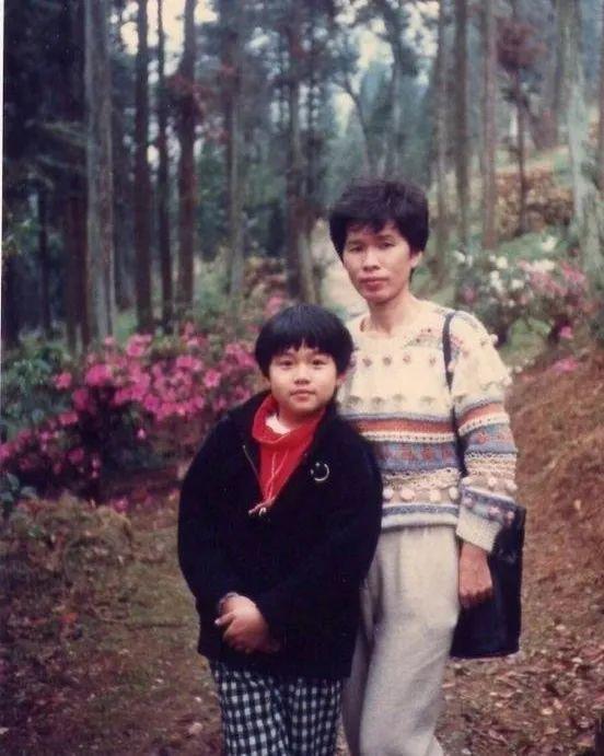 周杰伦|周杰伦妈妈：离婚后将儿子培养成天王巨星，想让侯佩岑做自己儿媳