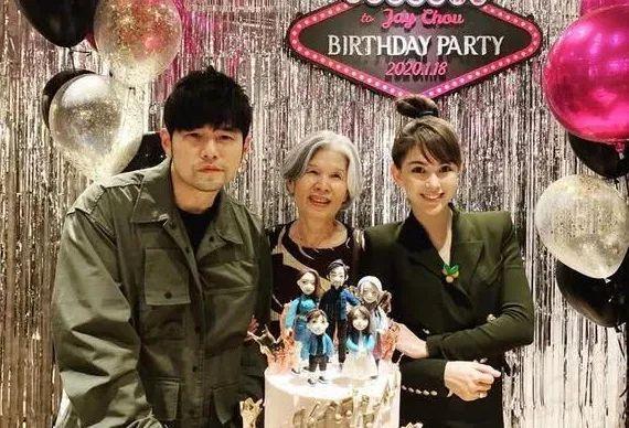 周杰伦|周杰伦妈妈：离婚后将儿子培养成天王巨星，想让侯佩岑做自己儿媳