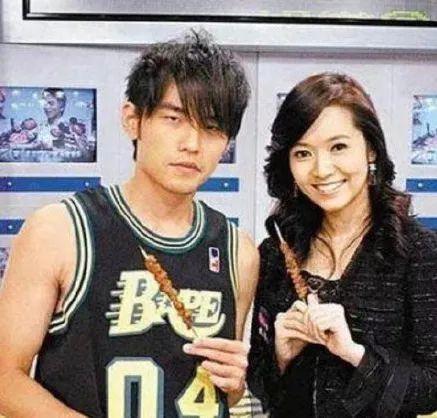 周杰伦|周杰伦妈妈：离婚后将儿子培养成天王巨星，想让侯佩岑做自己儿媳