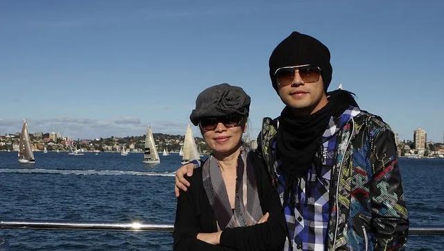 周杰伦|周杰伦妈妈：离婚后将儿子培养成天王巨星，想让侯佩岑做自己儿媳