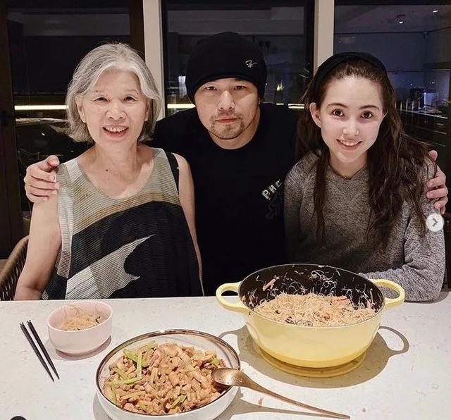 周杰伦|周杰伦妈妈：离婚后将儿子培养成天王巨星，想让侯佩岑做自己儿媳