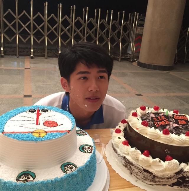 刘昊然|黄渤、吴京、邓超、张译奋斗半生才有的成绩，22岁的刘昊然只花了6年