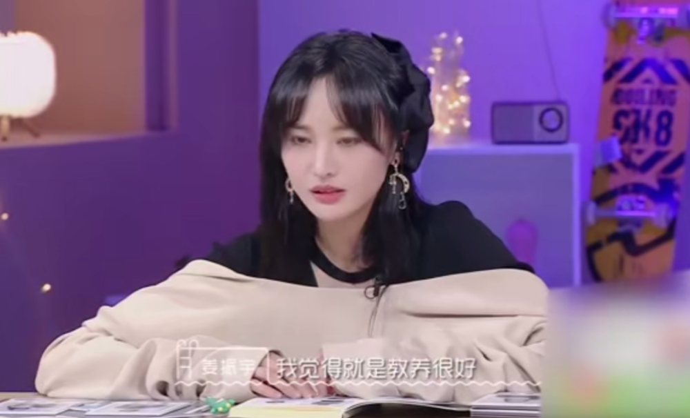 郑爽|男生给女生盖一下衣服，他们吵起来了？