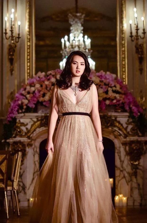 姚安娜|姚安娜与李嫣周巴黎合照居C位，又一个富二代的圈子成型