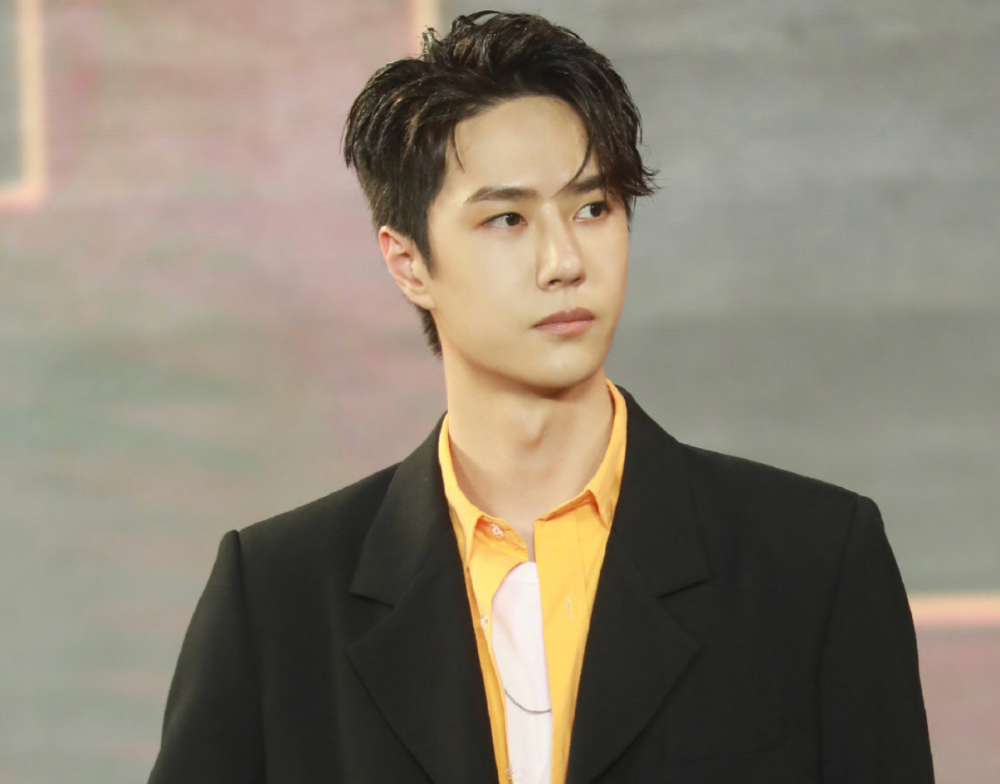 王一博|同一天，王一博摔车，肖战翻车