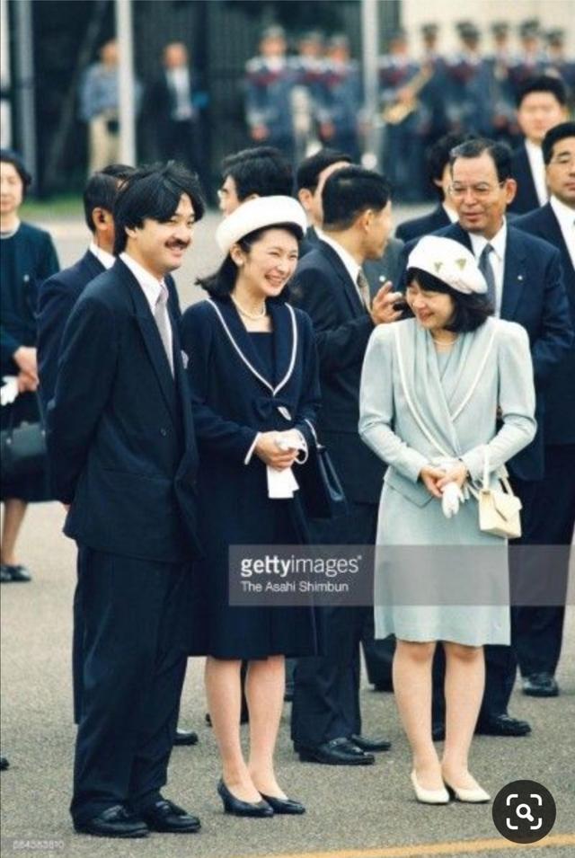 清子与雅子纪子颜值相差甚大,34岁才嫁人,婚后第二年才有房子