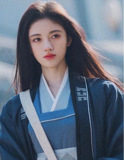鞠婧祎女扮男装被网友疯传谁注意她的手不敢相信她25岁了