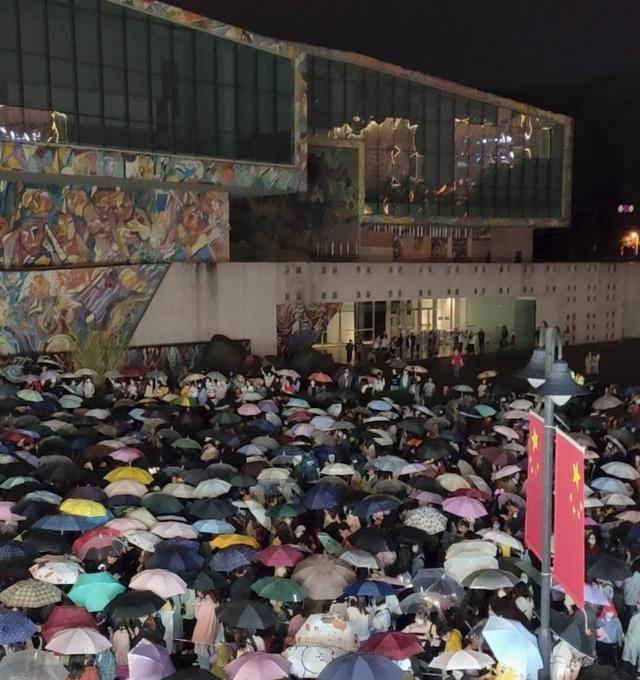 王一博|王一博赛后发声引导粉丝，肖战再成反面教材，丁太升怒批后者养蛊