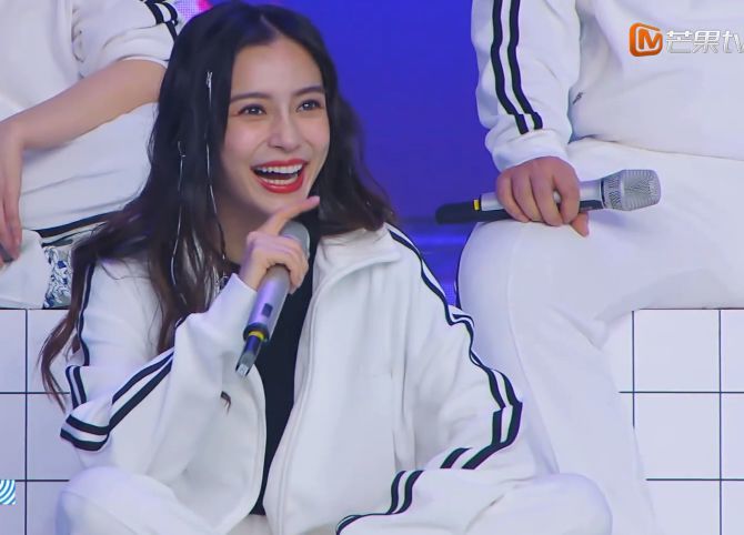 angelababy|《快本》区别待遇太明显？baby成唯一开场嘉宾，谁注意赵今麦亮相方式？