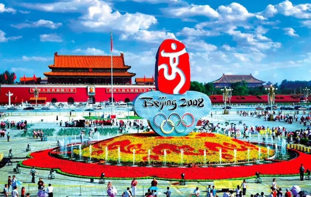 天安门广场|审美之谜：为什么国庆大花篮，年年都这么“土”？