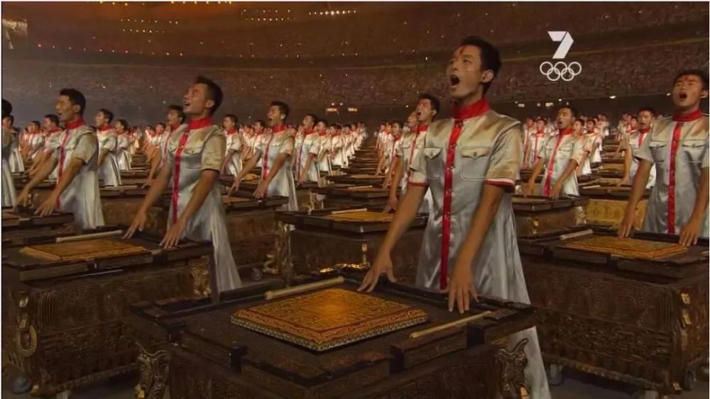 天安门广场|审美之谜：为什么国庆大花篮，年年都这么“土”？