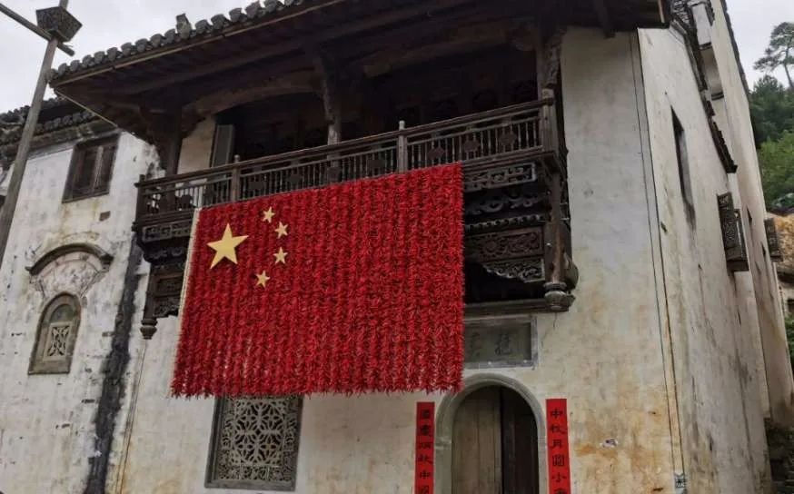 天安门广场|审美之谜：为什么国庆大花篮，年年都这么“土”？