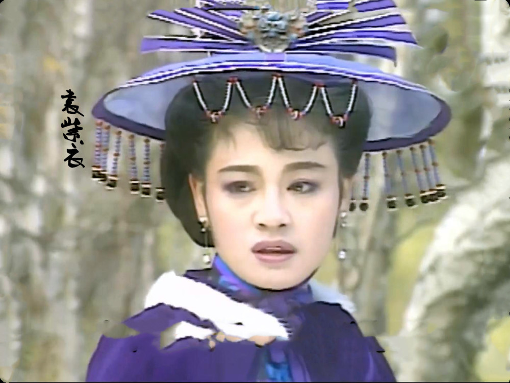 伍宇娟俏皮可爱的袁紫衣,也是剧中一大亮点,她把少年人争强好胜的意气