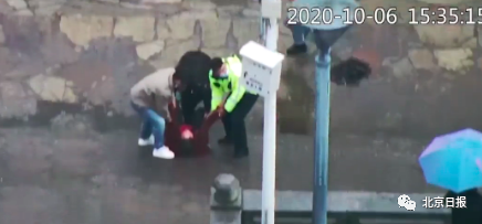 董俊锋|30秒，他飞奔而来，冲进长江！