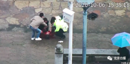 董俊锋|30秒，他飞奔而来，冲进长江！