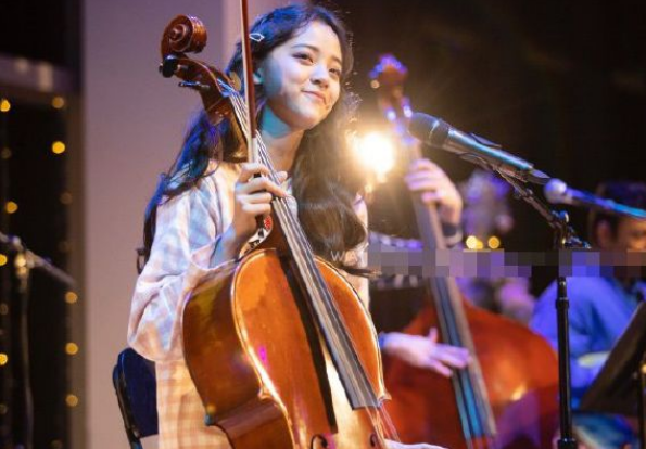 欧阳娜娜|欧阳娜娜演唱会的“睡衣”火了！价格被网友扒出后，学生党们不淡定了！