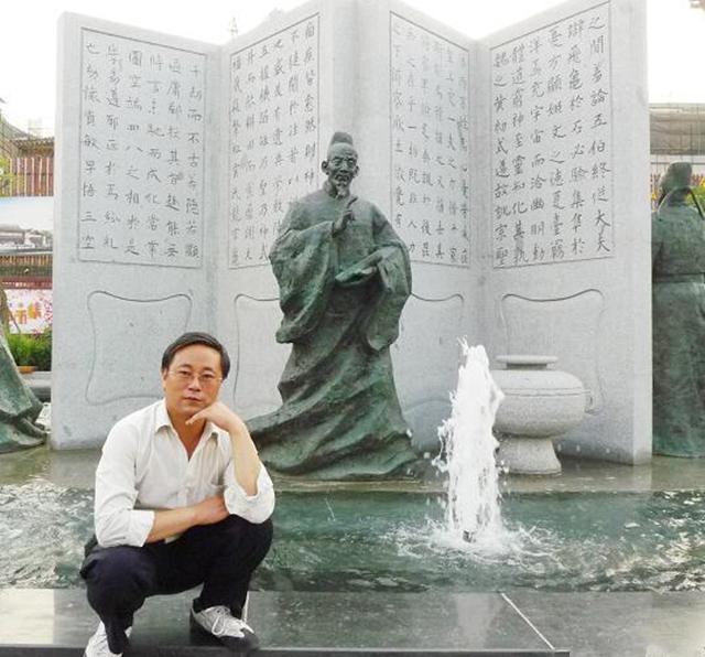 故乡|他用一首13字的现代诗获奖十万，诗虽短却写尽了乡愁，催人泪下