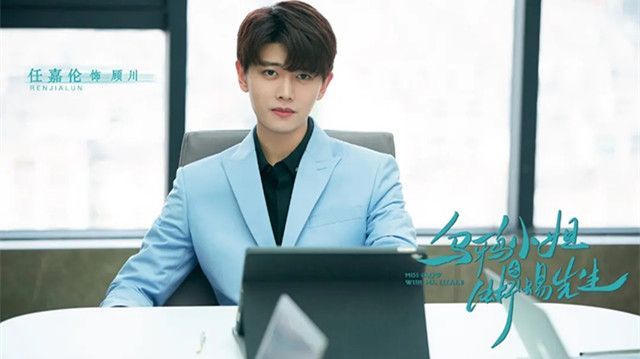 明月曾照江东寒|邢菲《明月曾照江东寒》刚播不久，又一新剧将播，男主是当红小生