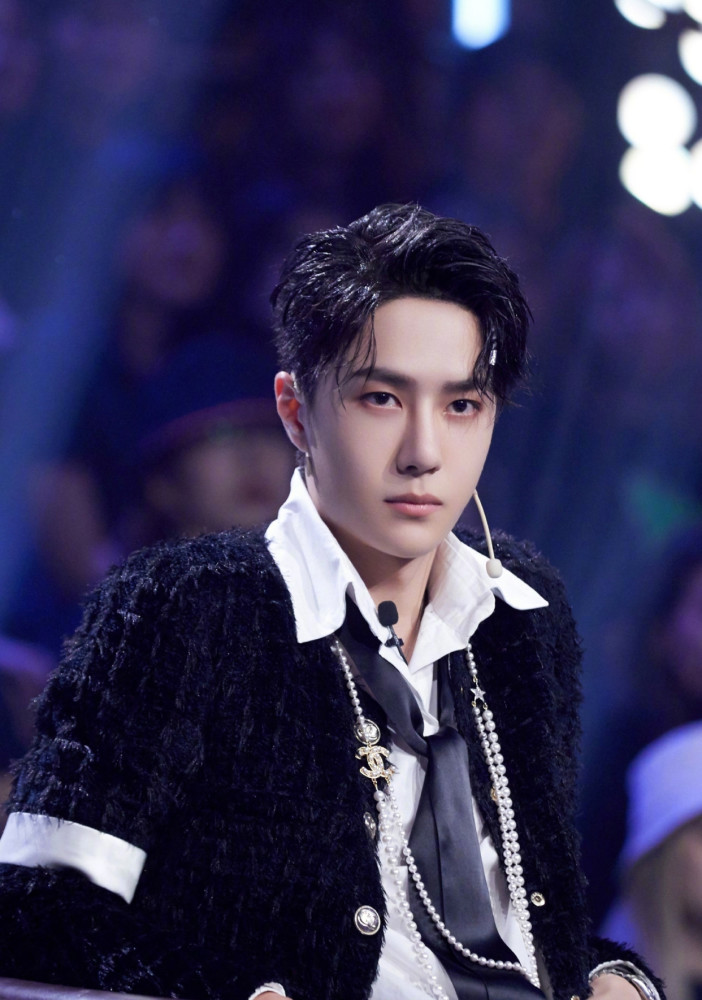 王一博|王一博遭恶意针对摔车丢掉比赛，体育鄙视链，鹿晗蔡徐坤无一幸免