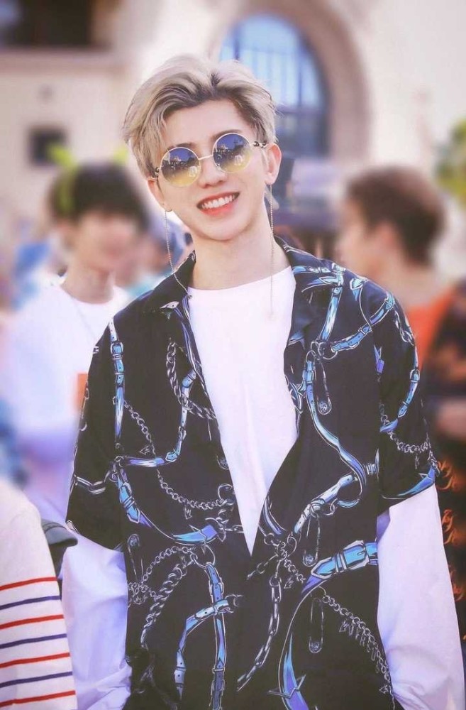 王一博|王一博遭恶意针对摔车丢掉比赛，体育鄙视链，鹿晗蔡徐坤无一幸免