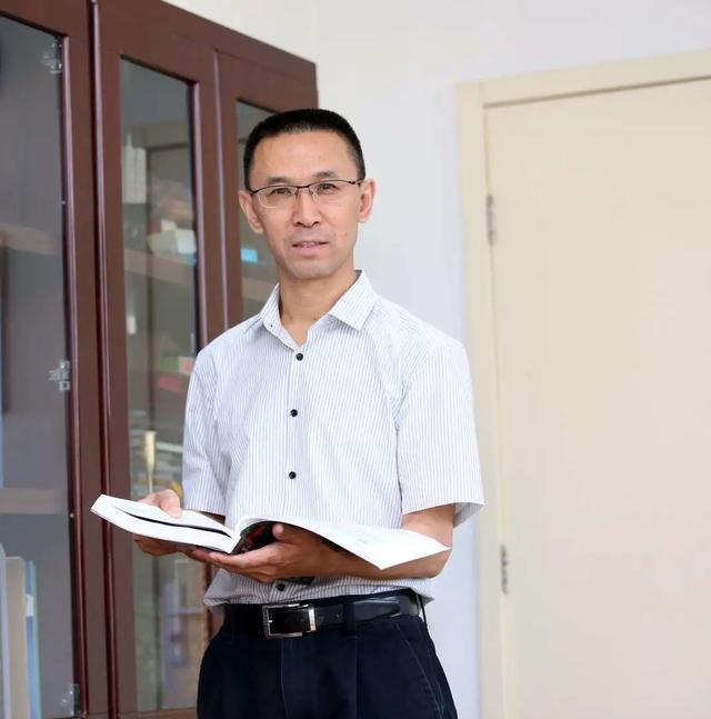 海霞|台前出口成章，私下精通农活跳广场舞，海霞讨喜的背后是毫无架子