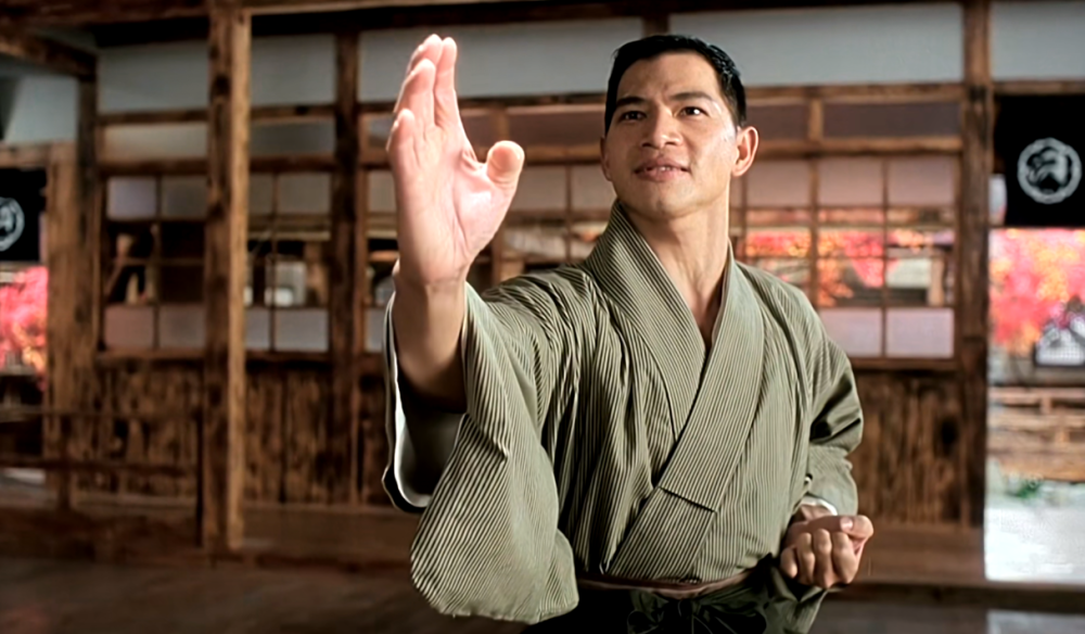 《简单任务》中,楼学贤饰演的角色亦正亦邪,身份复杂,还充满了神秘,让