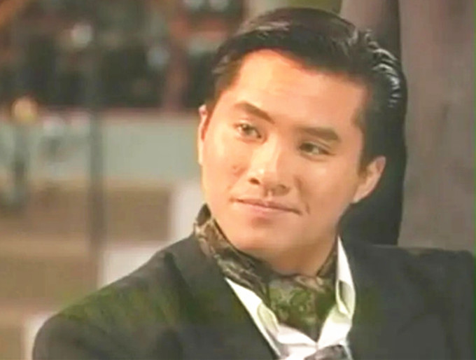 邵仲衡|怀孕了？56岁邵仲衡携妻逛街，妻子腹部隆起孕味浓，两人结婚19年