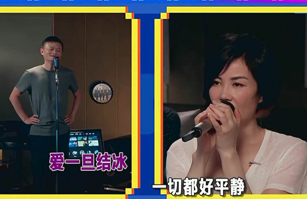 王菲|王菲观看户外音乐会，与男粉丝贴脸合影超随和，还把手机弄丢了