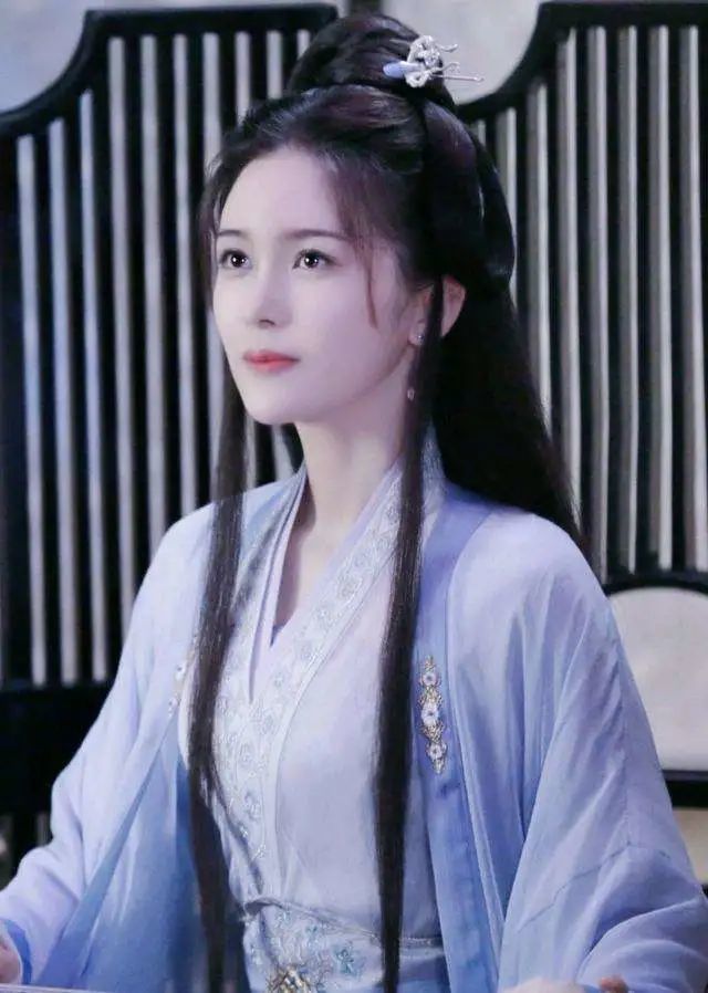 赵樱子在采访现场跟工作人员大胆讨论了一下,东方夫人不稀罕东方岛主