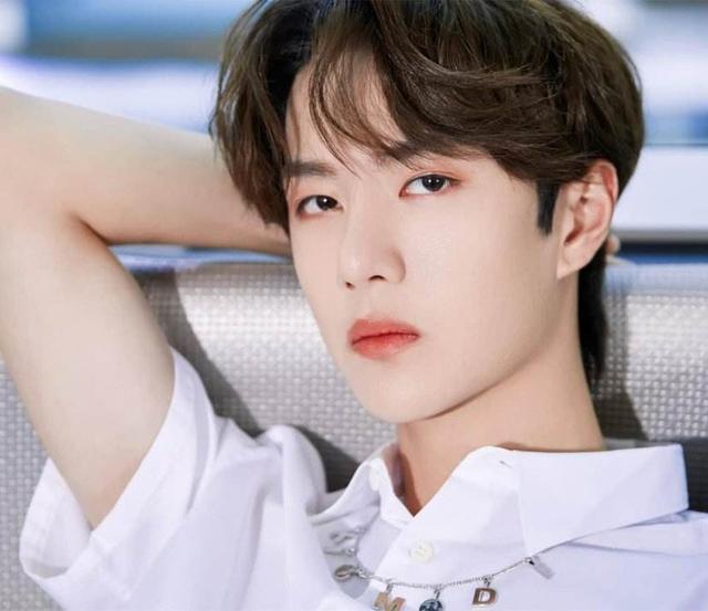 王一博|万能王一博参加摩托车比赛！到底还有多少面没有展示给我们！期待