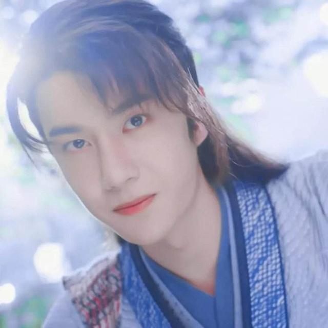 王一博|万能王一博参加摩托车比赛！到底还有多少面没有展示给我们！期待