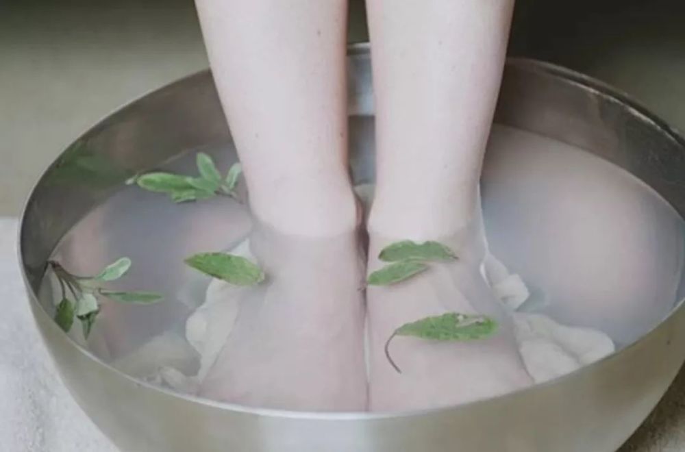 睡眠|睡前洗个热水澡，真的有助睡眠吗？5322项研究数据告诉你答案！