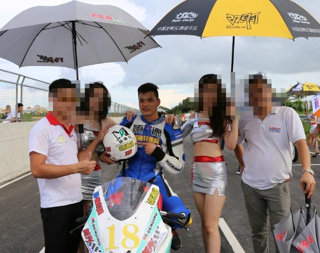 胡通明|王一博摔车后，亲自上前理论飙了句脏话：一直撞我！