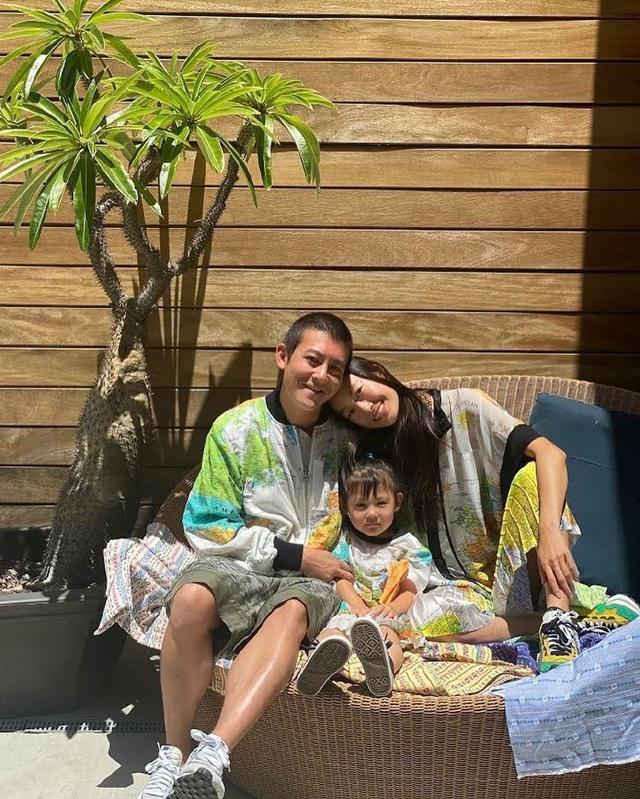 陈冠希|陈冠希40岁生日，秦舒培晒父女今昔对比照，女儿暖心做雕塑送爸爸