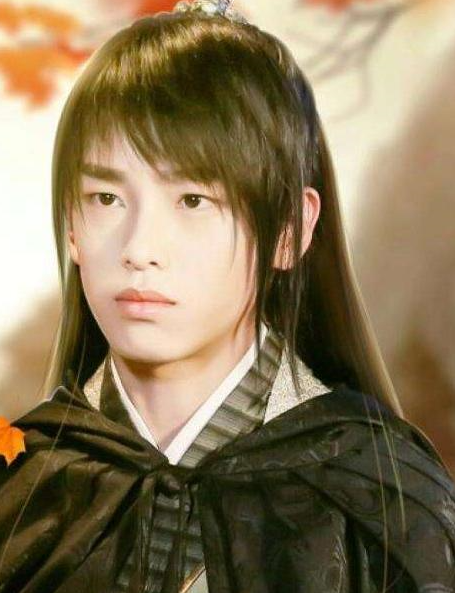 彭昱畅|大橘观丨非流量，相貌平平的他，为何能成被各大导演喜爱的霸屏男孩