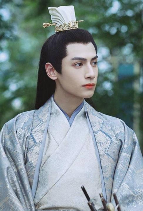 于朦胧|于朦胧新剧造型绝美，与罗云熙同争古装第1美男，网友：太难抉择