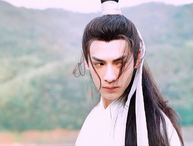 于朦胧|于朦胧新剧造型绝美，与罗云熙同争古装第1美男，网友：太难抉择