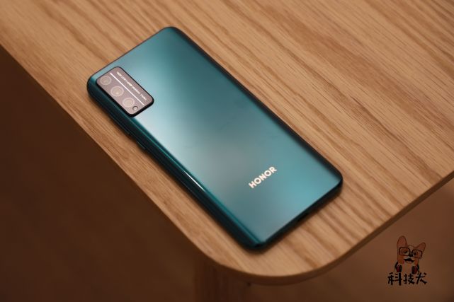 值得一提是,日前,天风国际分析师郭明錤发布研究报告,对华为面对美国