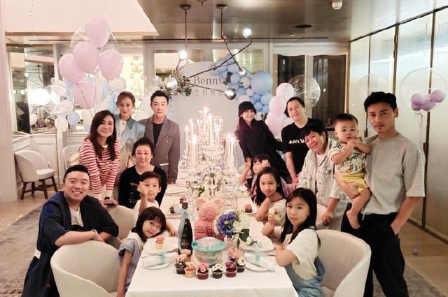 陈浩民|陈浩民开派对庆51岁生日！蔡少芬张晋到场，7个孩子同聚场面壮观