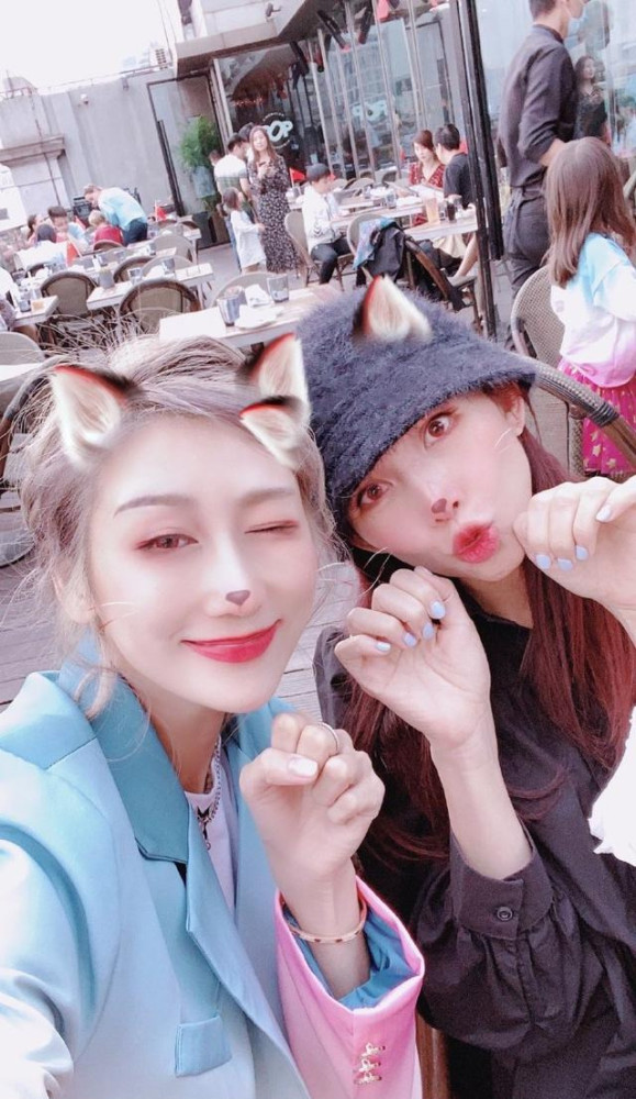 陈浩民|陈浩民开派对庆51岁生日！蔡少芬张晋到场，7个孩子同聚场面壮观