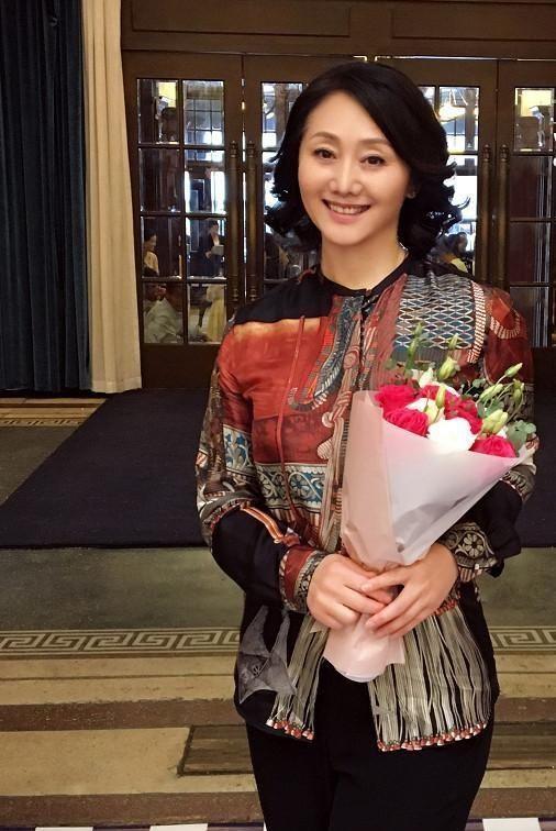 她是最温婉的"令妃娘娘",当红时结婚,今52岁被爱滋润依旧美丽