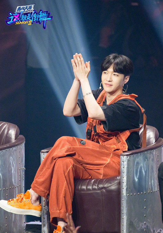 张艺兴|同为流量明星生日，张艺兴登世界趋势榜获祝福，肖战却无人问津