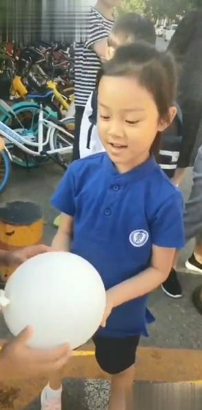 李佳琦|李佳琦小助理活成顶级富豪，直播真的来钱这么快吗？