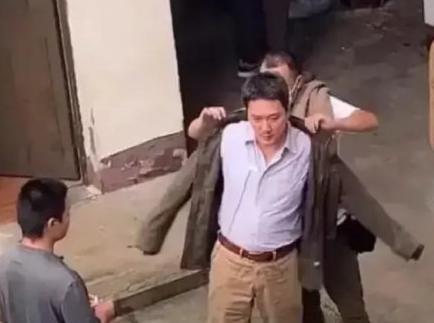 在一起之口罩|《在一起之口罩》：冯绍峰的一跪，终于让人看到了他的演技