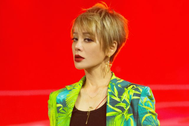 乘风破浪的姐姐|能躲就躲，王不见王！万茜录制新综艺，选了一个离宁静最远的位置